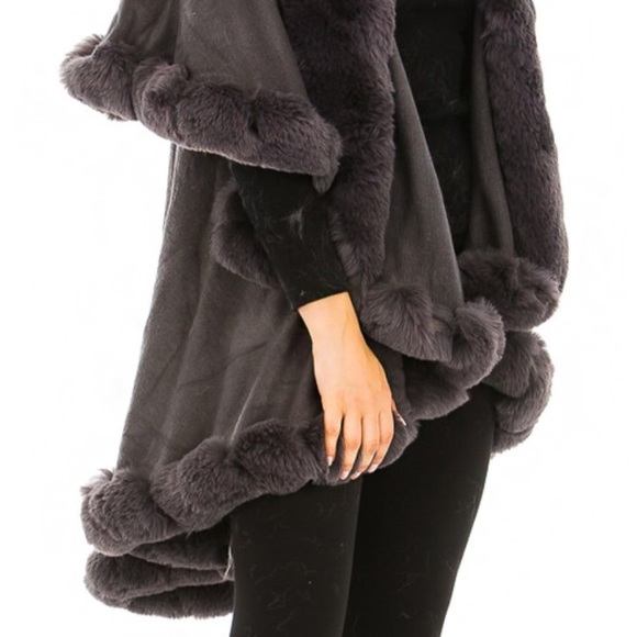 Nu Shuz Luxury Gray Faux Fur Collared Cape Coat One Size - Picture 7 of 10
